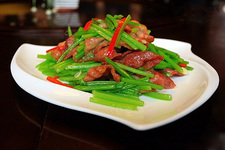 芹菜炒培根的做法3