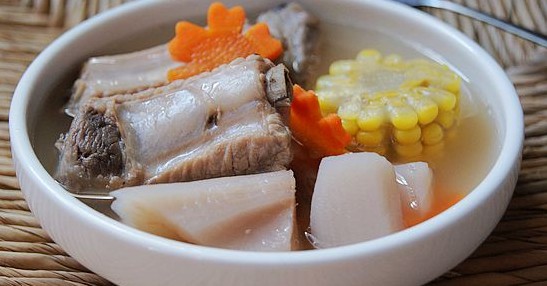 儿童中秋食谱之莲藕玉米排骨汤
