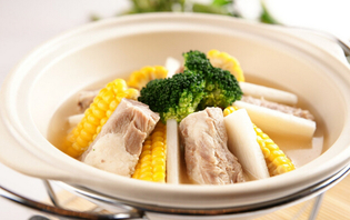 儿童中秋食谱之莲藕玉米排骨汤