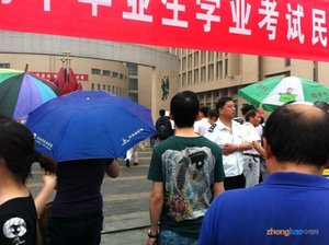 2013年天津中考现场图集：民族中学