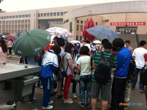2013年天津中考现场图集：民族中学