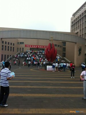 2013年天津中考现场图集：民族中学