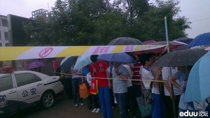 2013年天津中考现场图集：一零二中学