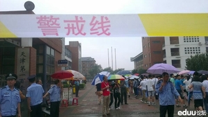 2013年天津中考现场图集：一零二中学