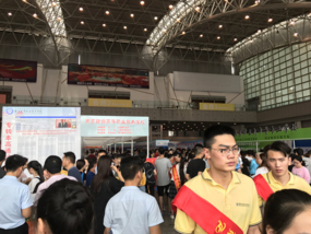 2019南京中招咨询会现场图2