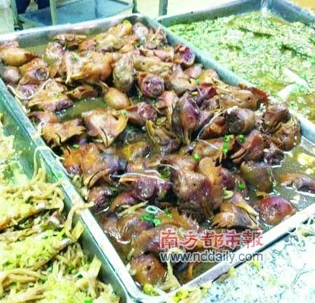 华工广州学院饭堂卖满盆鸡头