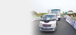 支教被砸遇难女大学生骨灰回乡万人迎接(图)