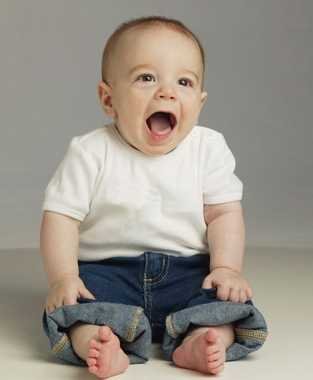 宝宝把妈妈衣服当成“依恋对象” 如何应对?