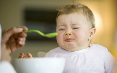 孩子开始吃辅食说说 孩子可以吃辅食了说说朋友圈