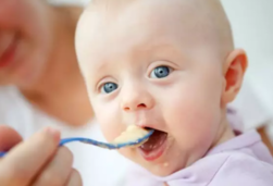 纯母乳喂养的宝宝几个月加辅食 纯母乳喂养添加辅食时间