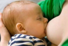 产后初乳能给孩子吃吗 产后初乳有毒不能喝吗