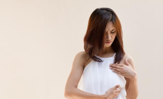 女性月经前乳房疼痛是怎么回事 经前缓解乳房疼痛的方法