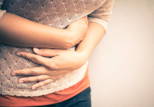 怀孕初期孕妇肚子疼正常吗 孕早期哪些腹痛是危险信号