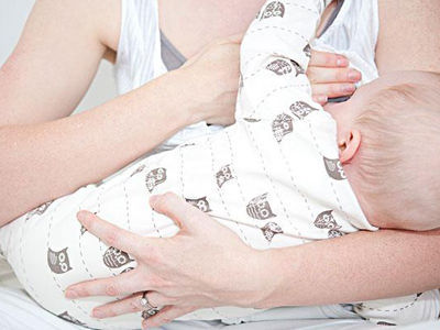新生儿喂奶注意事项 这些情况不宜给新生儿喂奶
