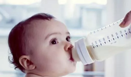 新生儿吃母乳还是和牛奶好 宝宝吃母乳和牛奶有什么区别