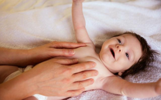 宝宝呛奶会引起肺炎吗 宝宝呛奶科学处理方法
