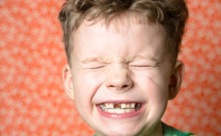 为什么儿童乳牙迟迟不脱落 儿童乳牙不脱落的原因
