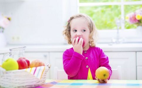 宝宝吃水果注意事项 宝宝适合吃什么水果 宝宝如何选择水果